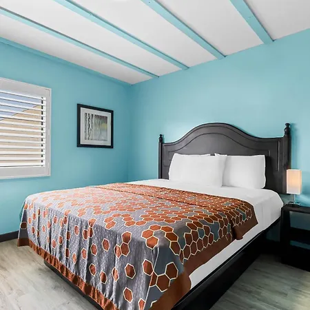 Rodeway Inn & Suites North Hollywood Burbank Airport - Universal Area-3